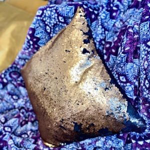 Black & Gold Reversible Sequin Pillowcase, 16IN